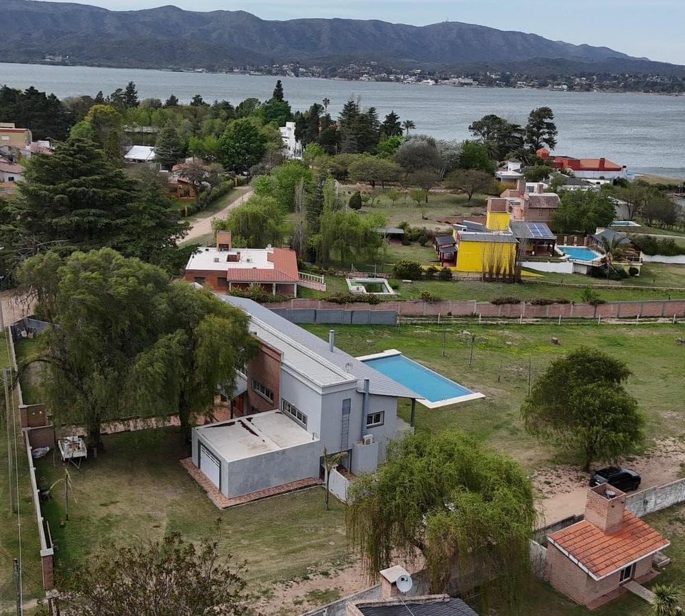 LAKEFRONT HOME 7 BEDROOMS FOR SALE IN VILLA CARLOS PAZ