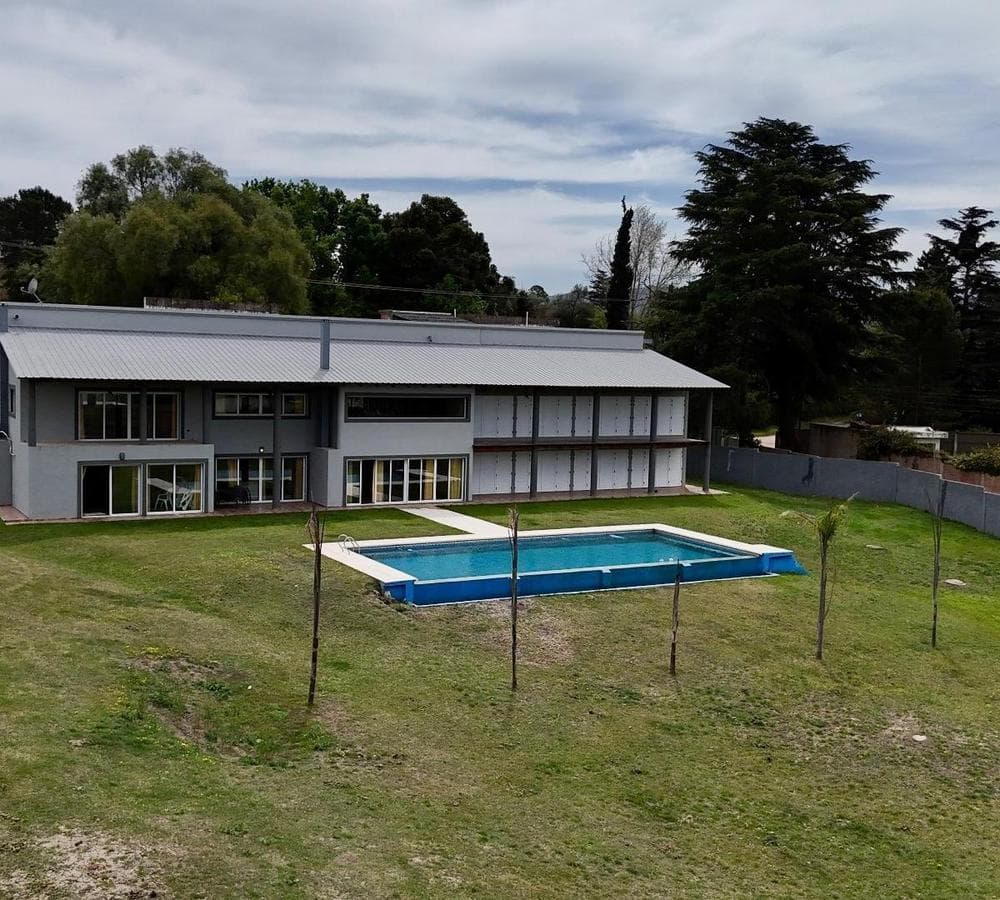 LAKEFRONT HOME 7 BEDROOMS FOR SALE IN VILLA CARLOS PAZ