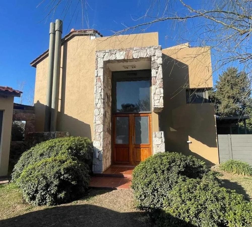 4-Bedroom House for Sale in Country SAN ISIDRO
