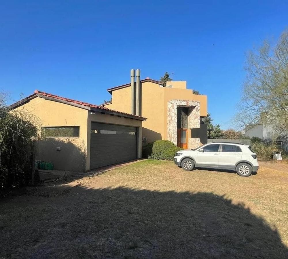 4-Bedroom House for Sale in Country SAN ISIDRO
