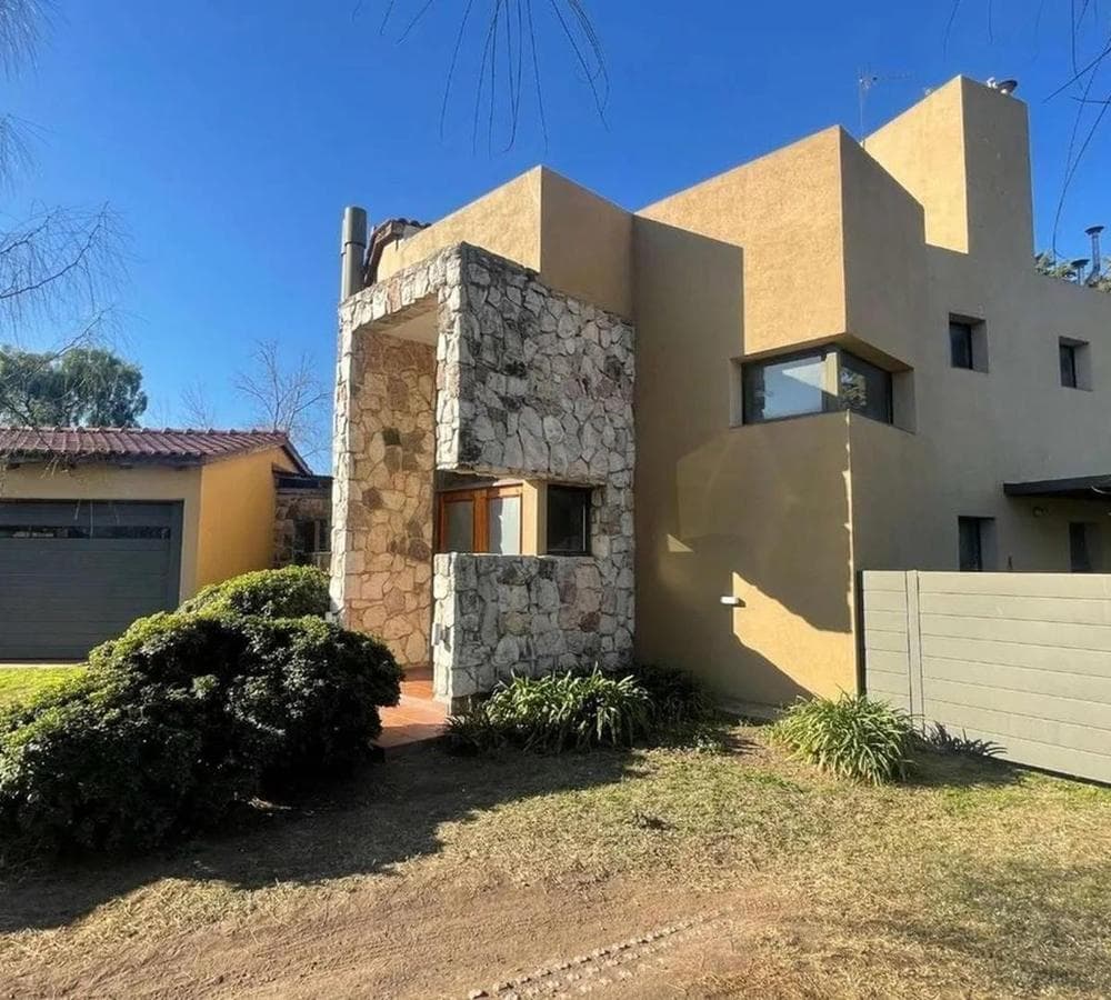 4-Bedroom House for Sale in Country SAN ISIDRO