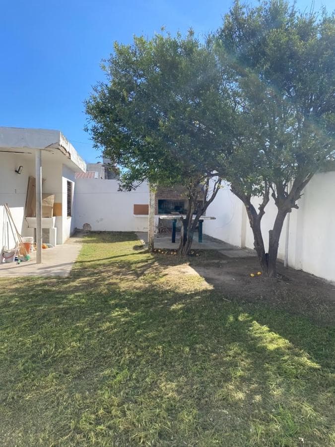 SPACIOUS HOUSE FOR SALE IN LOS ROBLES