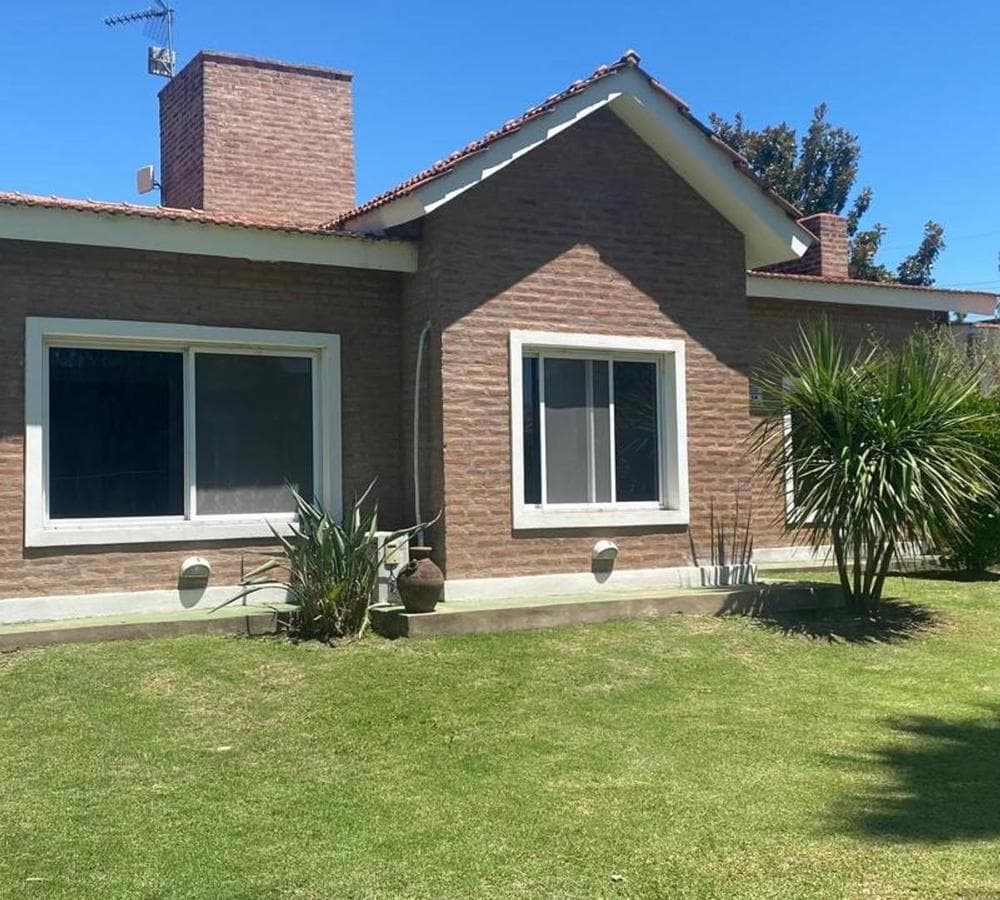 HOUSE FOR SALE IN THE SAN ISIDRO NEIGHBORHOOD—3 BEDROOMS, ELIGIBLE FOR A LOAN