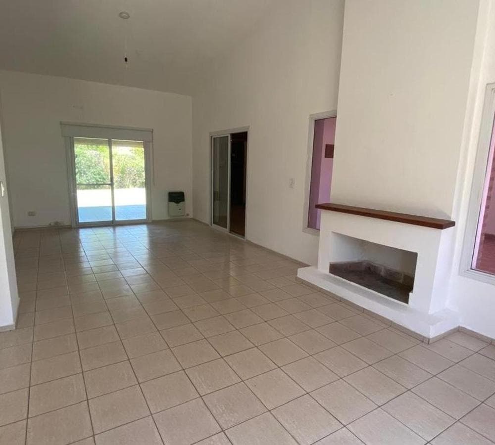 HOUSE FOR SALE IN THE SAN ISIDRO NEIGHBORHOOD—3 BEDROOMS, ELIGIBLE FOR A LOAN