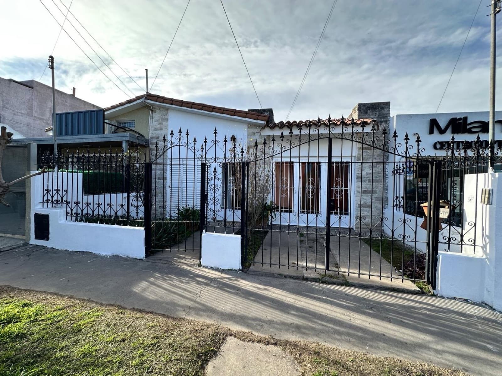 SPACIOUS 3-BEDROOM HOUSE ON AV. CORDILLERA