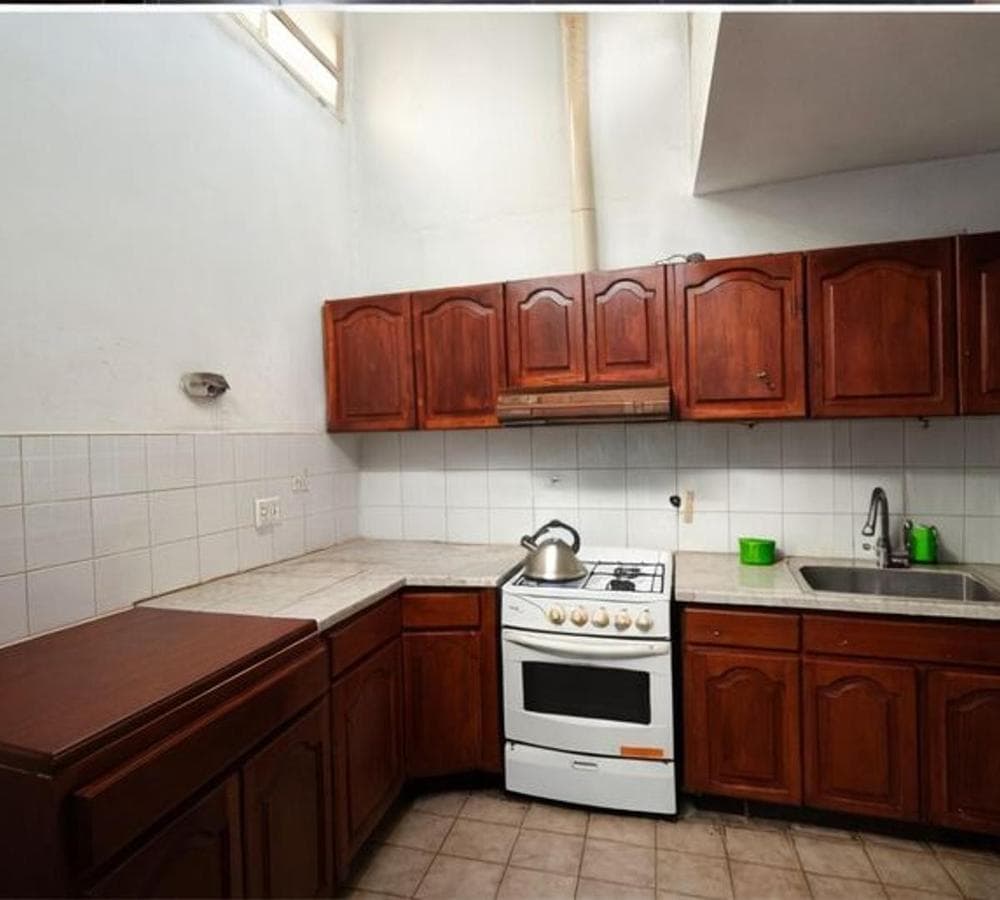 SPACIOUS 3-BEDROOM HOUSE ON AV. CORDILLERA