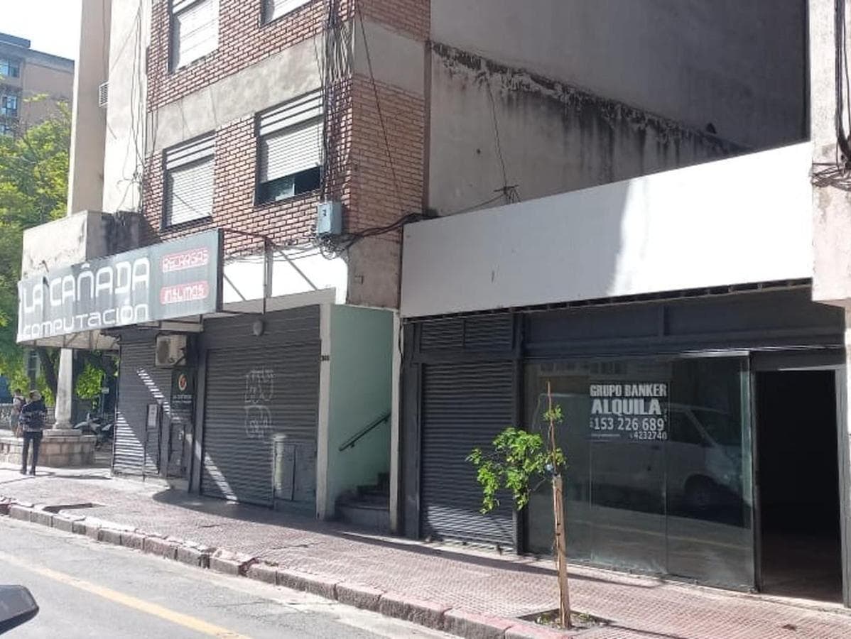 330 M2 COMMERCIAL SPACE FOR SALE ACROSS FROM CITY HALL—OFFERS WELCOME—