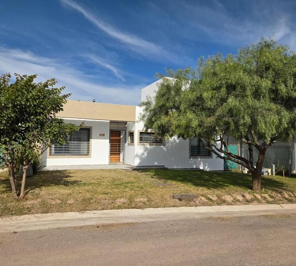 Excellent HOUSE for SALE: 3 bedrooms, 3 bathrooms, pool, barbecue area