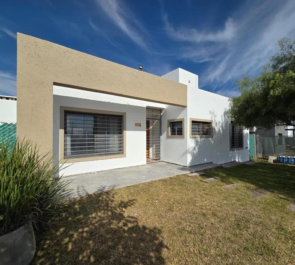 Excellent HOUSE for SALE: 3 bedrooms, 3 bathrooms, pool, barbecue area
