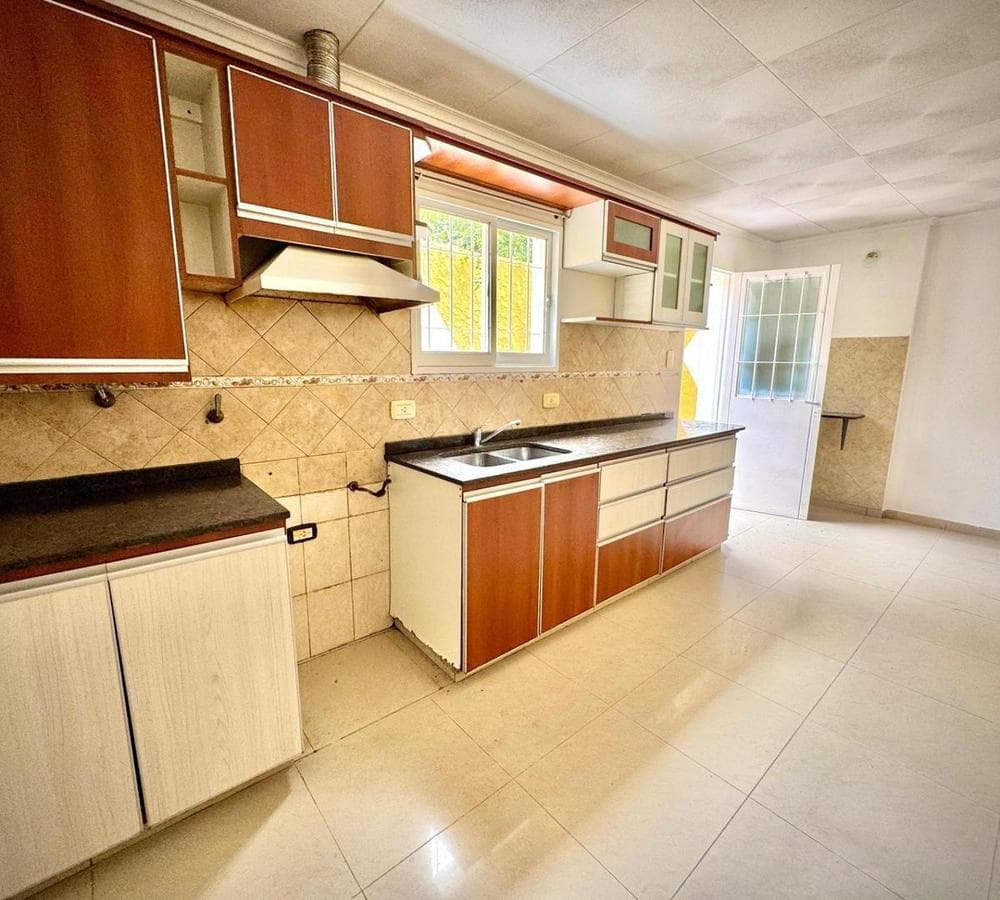 MORTGAGE ELIGIBLE: 5-bedroom house for sale in Alta, Cba, 2 stories