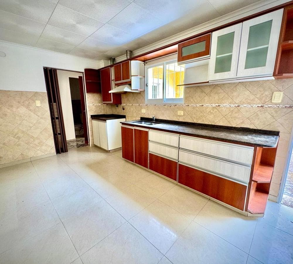 MORTGAGE ELIGIBLE: 5-bedroom house for sale in Alta, Cba, 2 stories