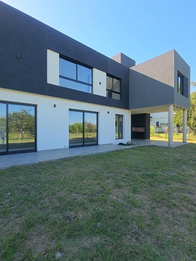 House for Sale in Cañitas Malagüeño—Eligible for a Mortgage