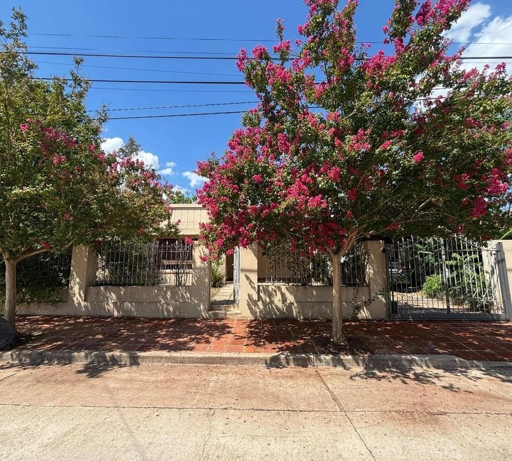 HOUSE FOR SALE IN THE GRANJA DE FUNES NEIGHBORHOOD