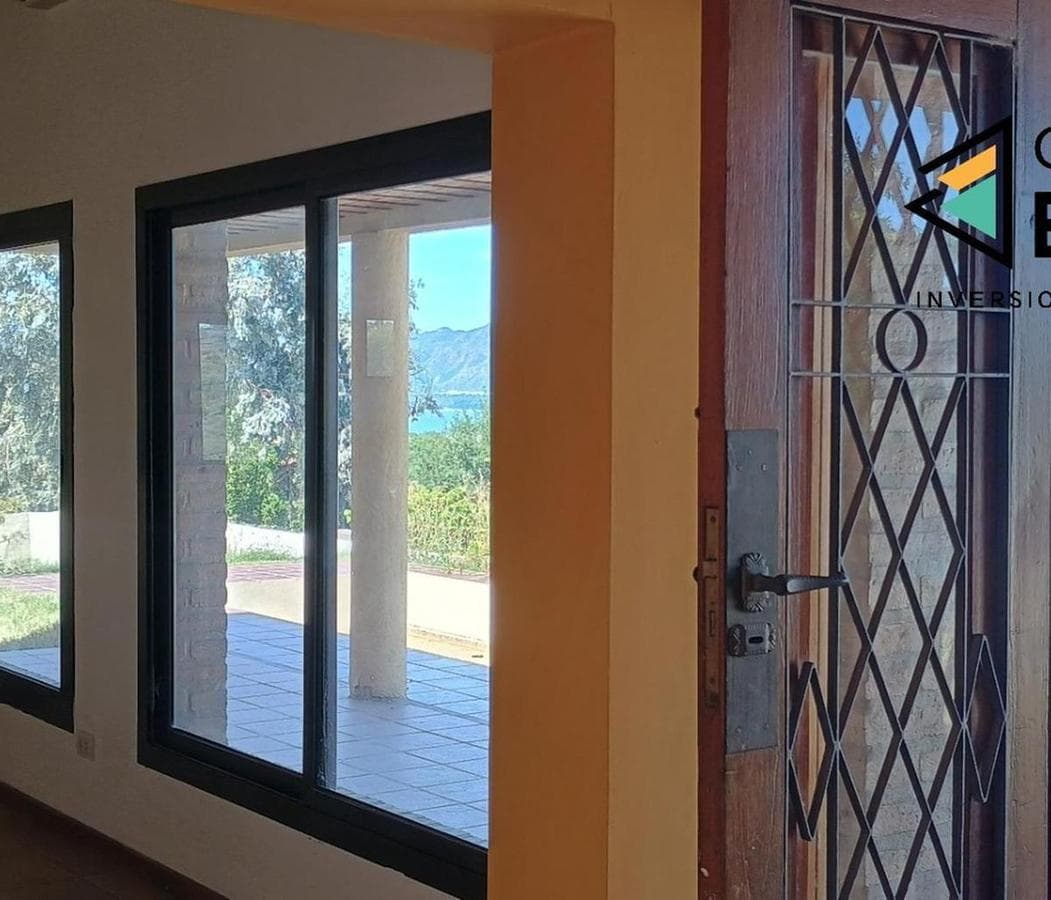 HOUSE IN VILLA DEL LAGO
