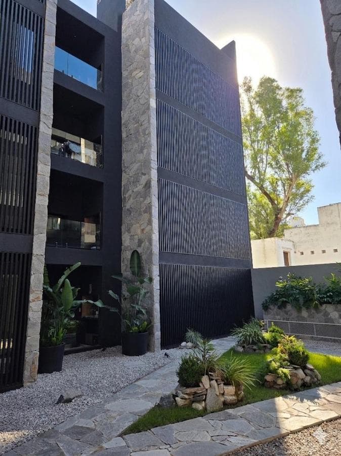 1-BEDROOM APARTMENT IN THE JARDIN NEIGHBORHOOD