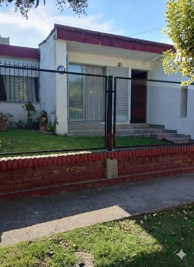 HOUSE IN COSQUIN, 2 BLOCKS FROM DOWNTOWN