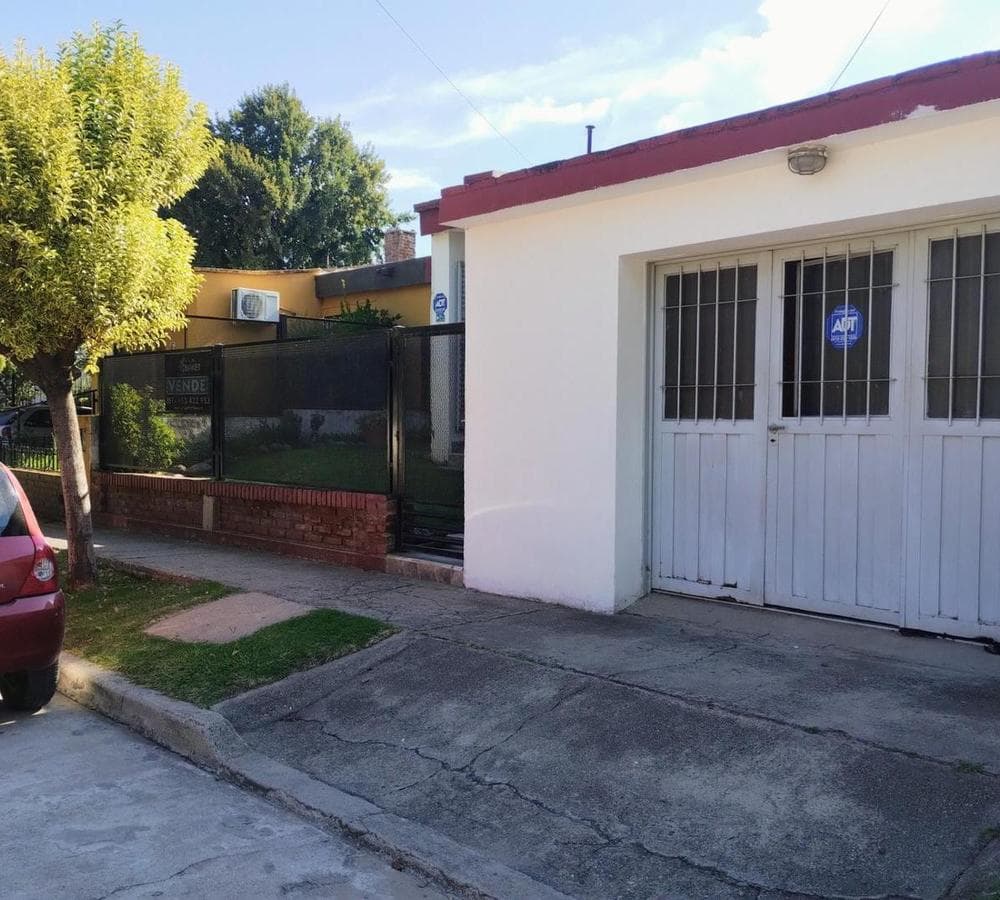 HOUSE IN COSQUIN, 2 BLOCKS FROM DOWNTOWN