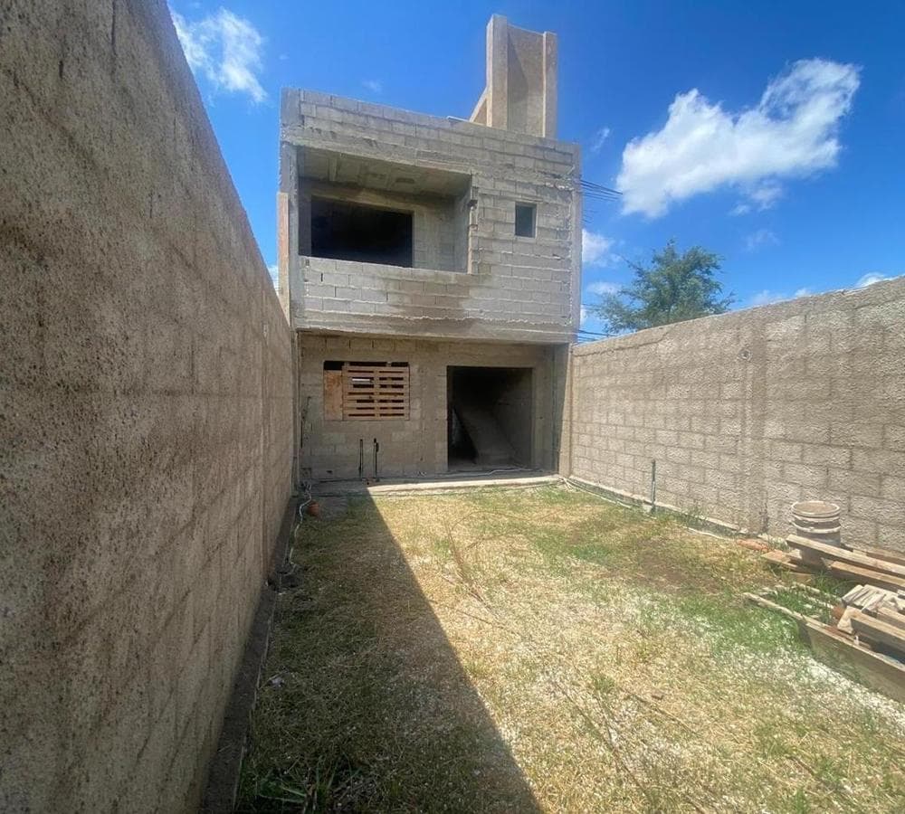 2-BEDROOM DUPLEX FOR SALE IN THE SMATA III NEIGHBORHOOD