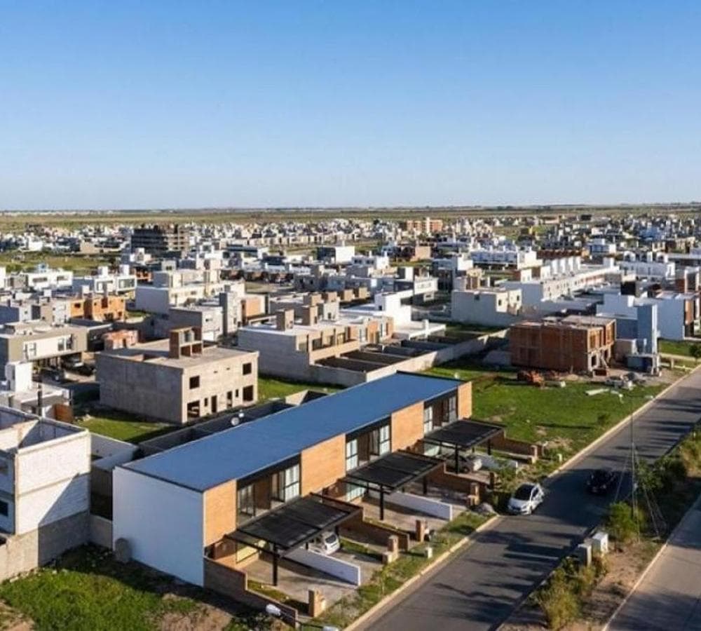 DOCTA CENTRAL, BLOCK 79, LOT 5, DUPLEX APARTMENT