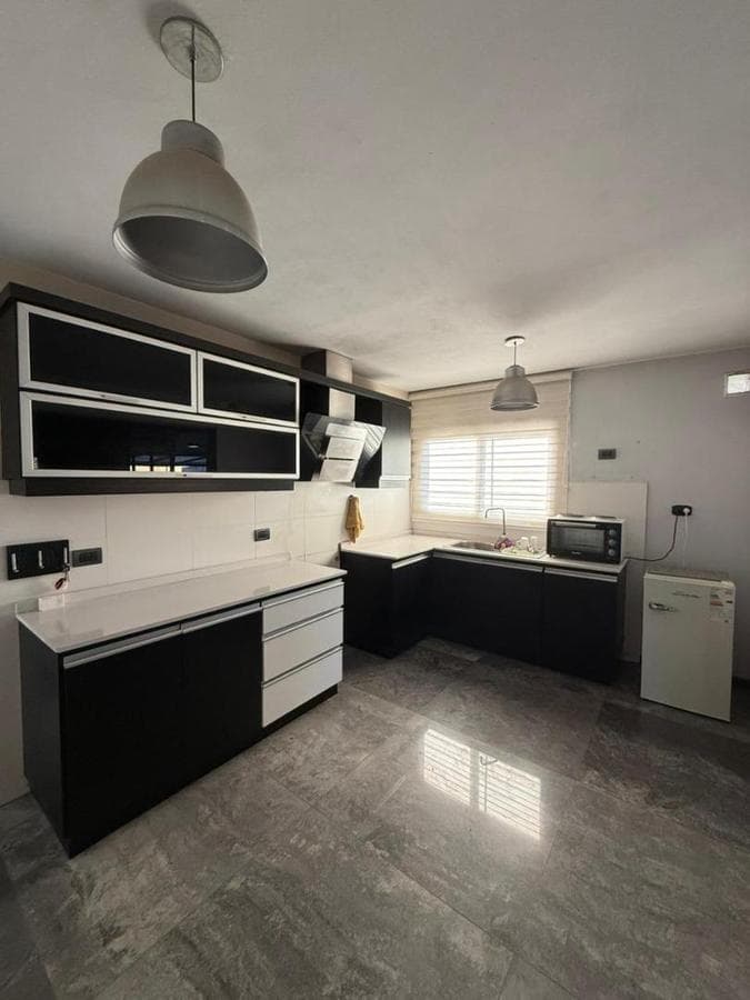 HOUSE FOR SALE—TOP-QUALITY CONSTRUCTION AND MATERIALS