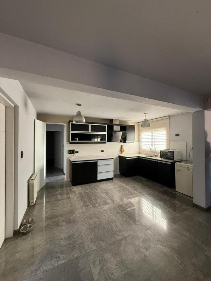 HOUSE FOR SALE—TOP-QUALITY CONSTRUCTION AND MATERIALS