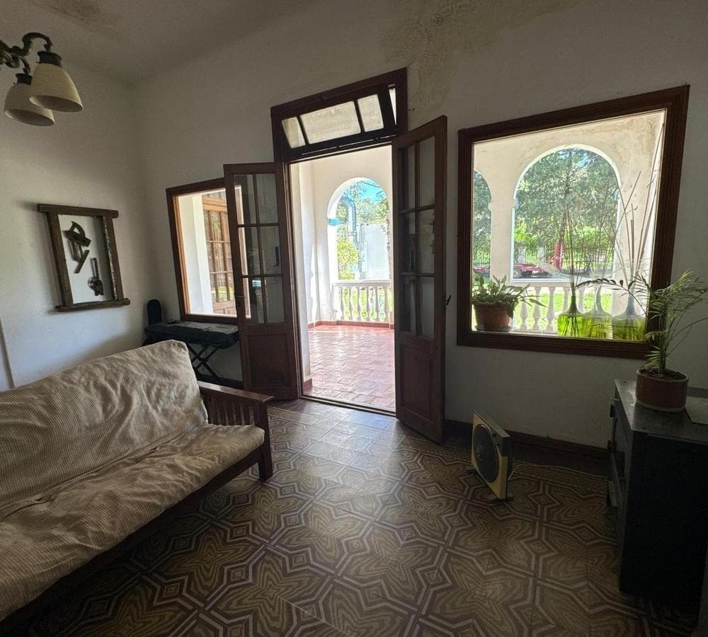 IMPRESSIVE MANSION + COMMERCIAL SPACE + WAREHOUSE - VILLA ALLENDE