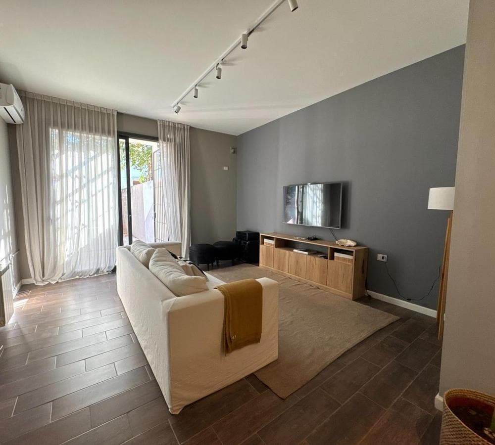 APARTMENT | 1 BEDROOM | CONDOMINIUM COMPLEX 1 | ARGUELLO NEIGHBORHOOD