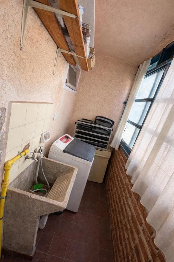OPPORTUNITY: 2-Bedroom Apartment