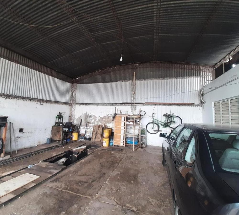 WAREHOUSE WITH A HOUSE AND APARTMENT