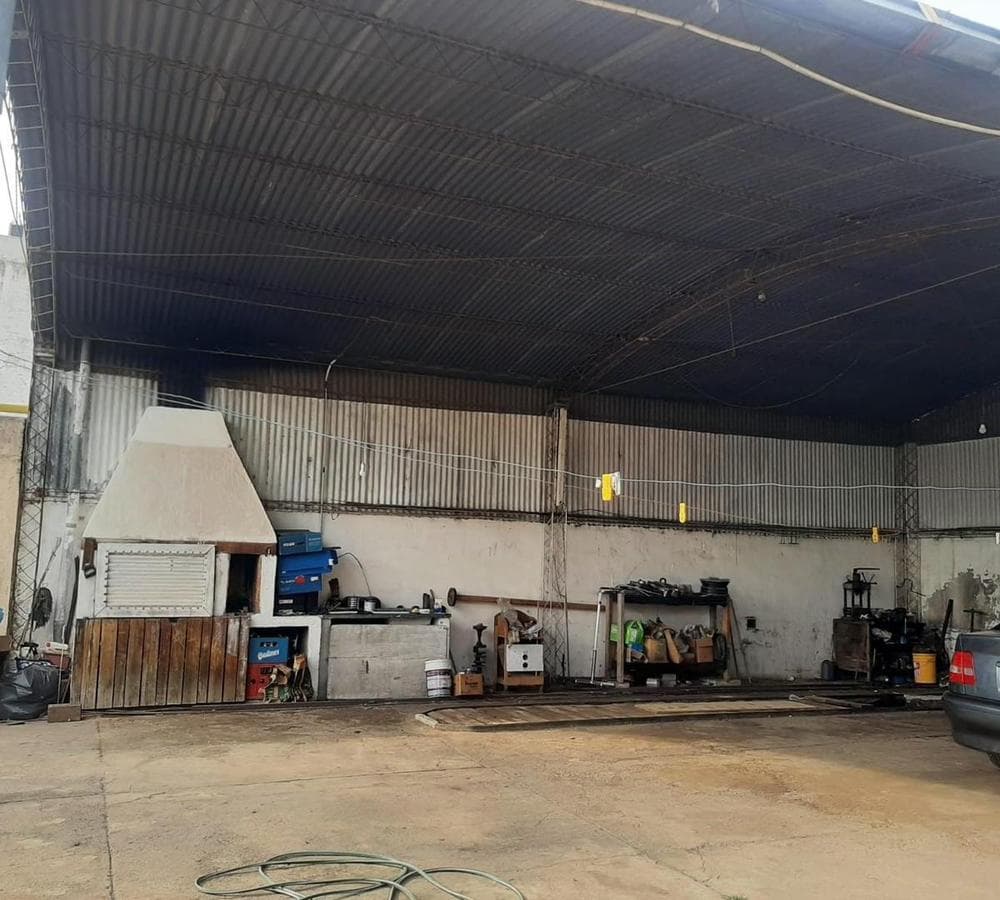 WAREHOUSE WITH A HOUSE AND APARTMENT