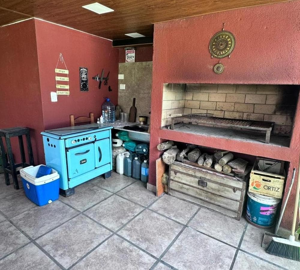 3-BEDROOM HOUSE WITH POOL AND BARBECUE AREA