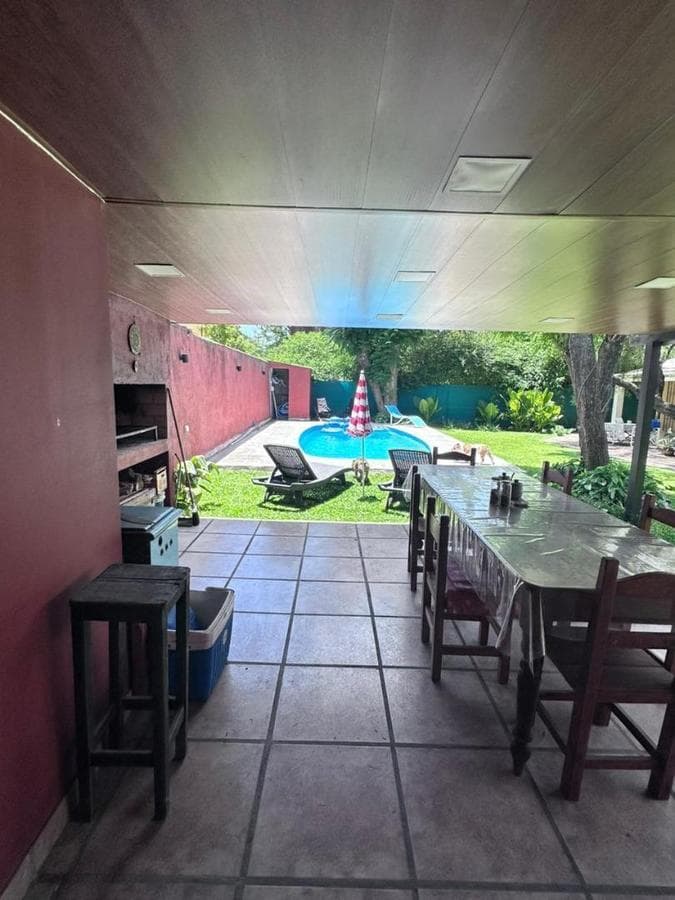 3-BEDROOM HOUSE WITH POOL AND BARBECUE AREA