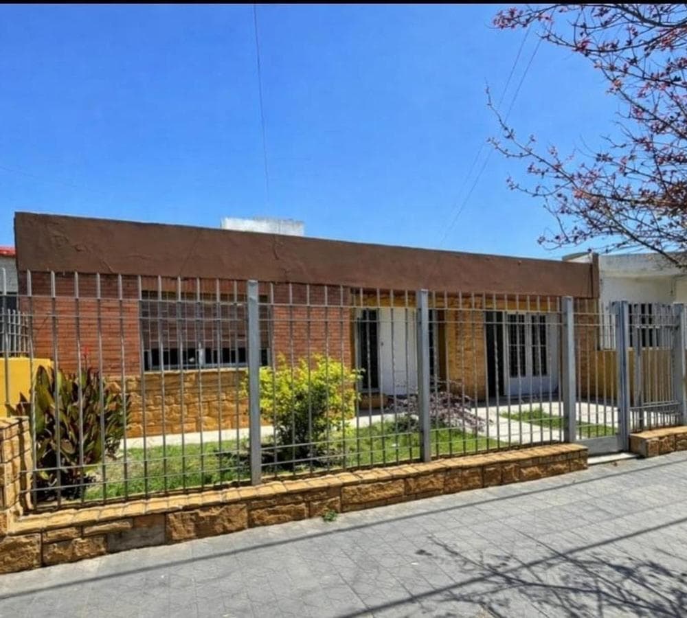 3-BEDROOM HOUSE FOR SALE IN ALTO ALBERDI