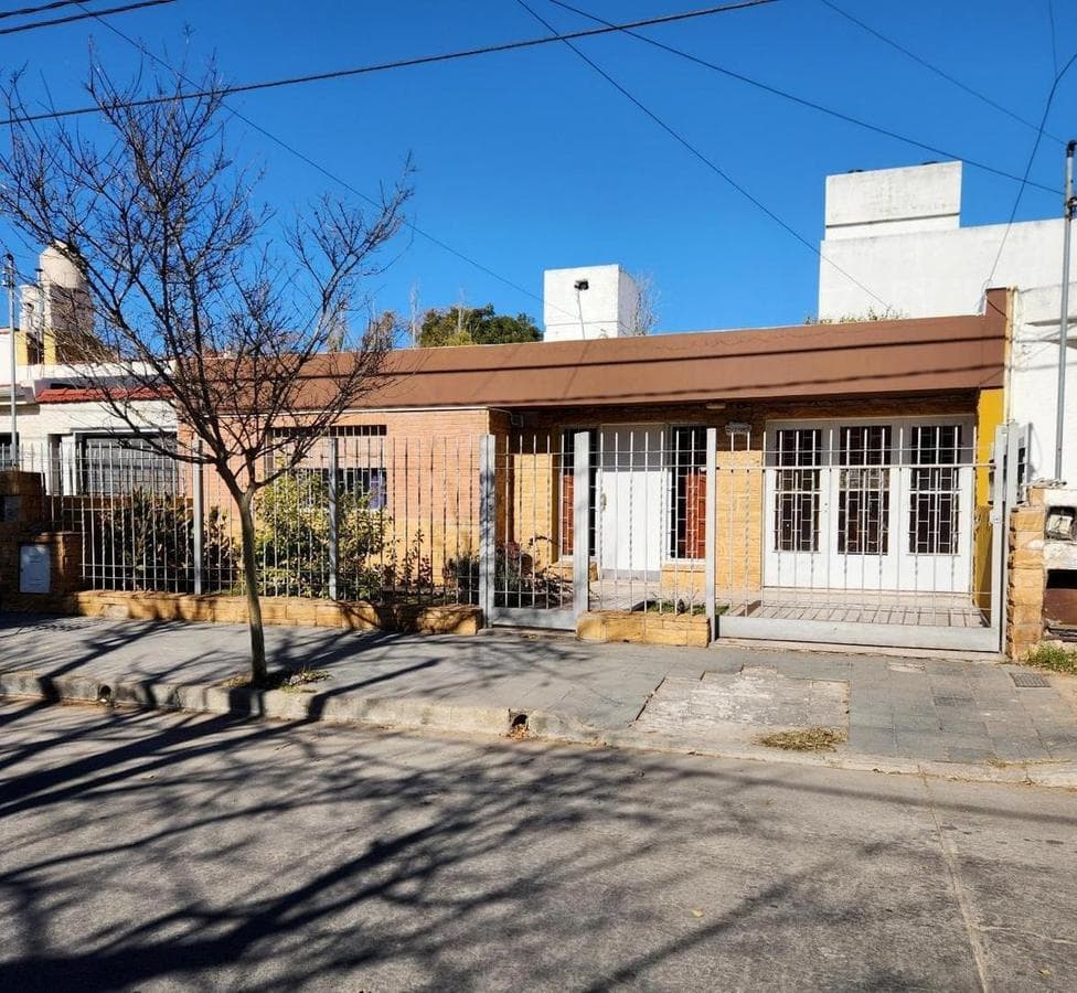 3-BEDROOM HOUSE FOR SALE IN ALTO ALBERDI