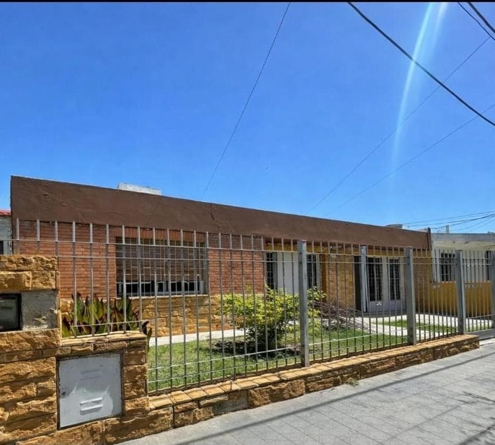 3-BEDROOM HOUSE FOR SALE IN ALTO ALBERDI