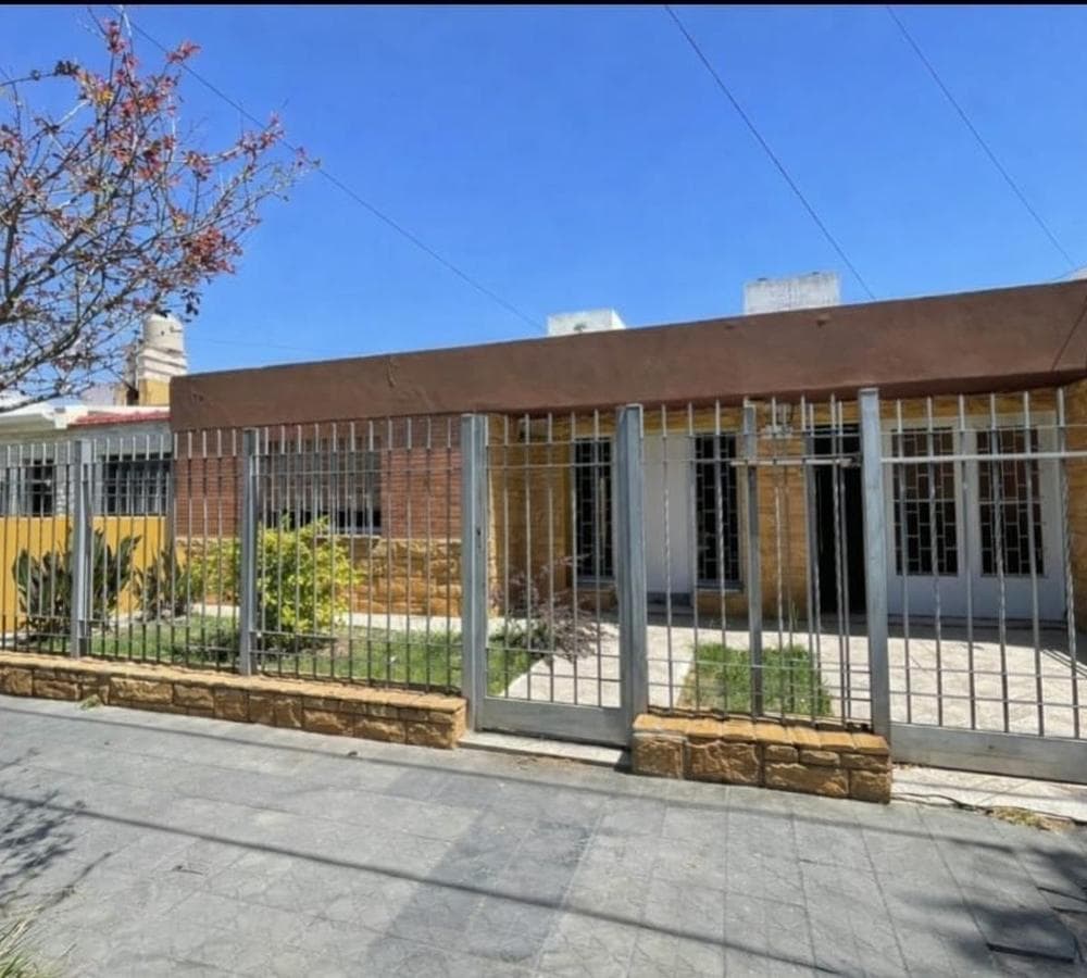 3-BEDROOM HOUSE FOR SALE IN ALTO ALBERDI