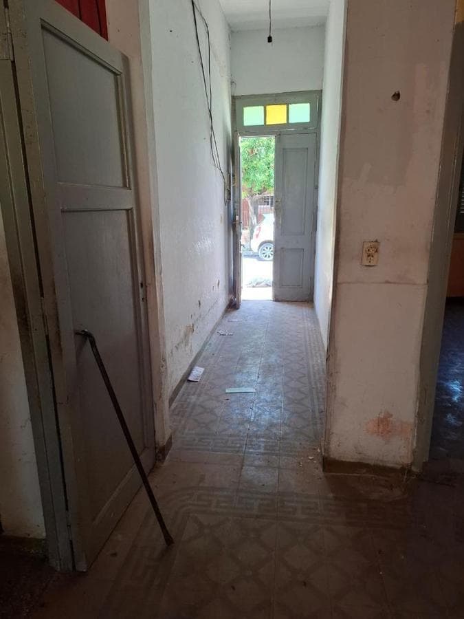 CORNER HOUSE IN NEED OF RENOVATION + DUPLEX-STYLE APARTMENT