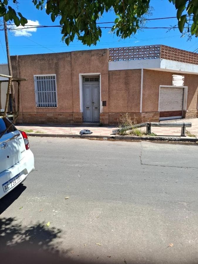 CORNER HOUSE IN NEED OF RENOVATION + DUPLEX-STYLE APARTMENT