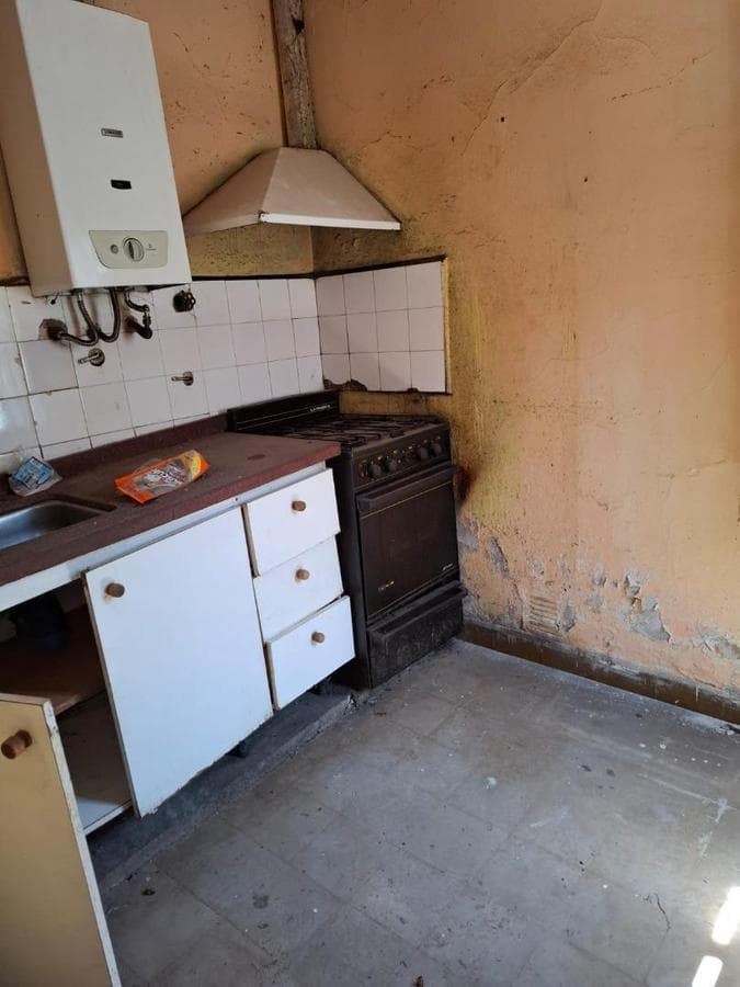 CORNER HOUSE IN NEED OF RENOVATION + DUPLEX-STYLE APARTMENT