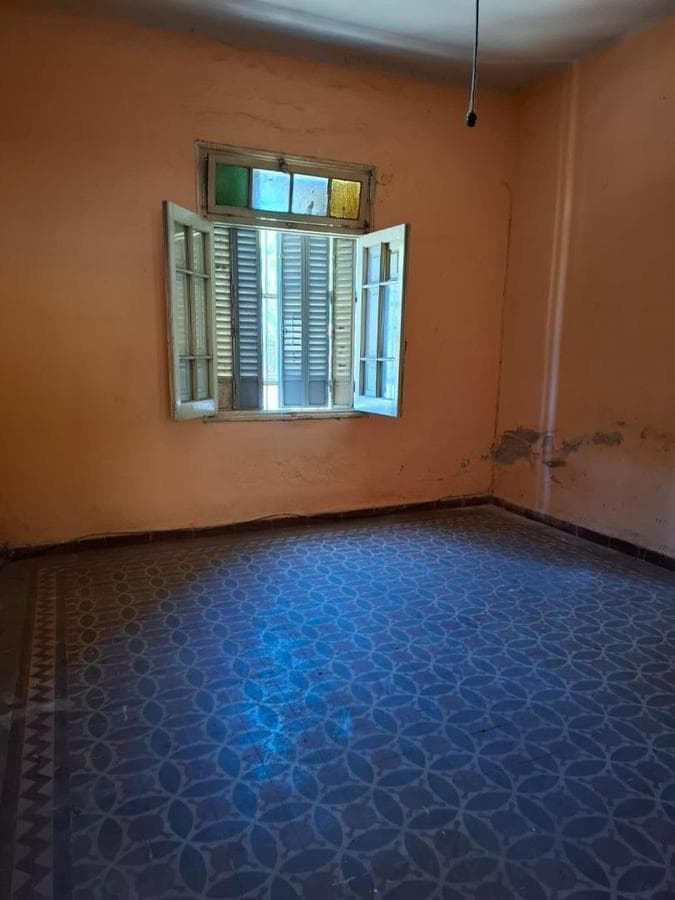CORNER HOUSE IN NEED OF RENOVATION + DUPLEX-STYLE APARTMENT