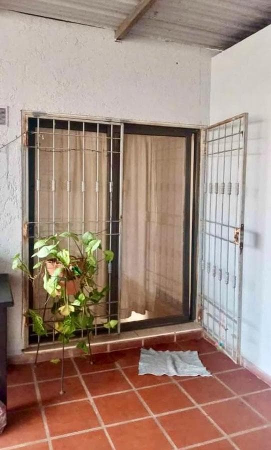 LARGE CORNER HOUSE FOR SALE – SAN PABLO NEIGHBORHOOD