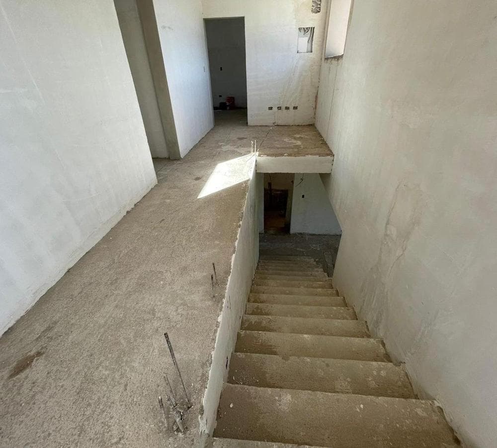 House for sale under construction, Cerro de las Rosas
