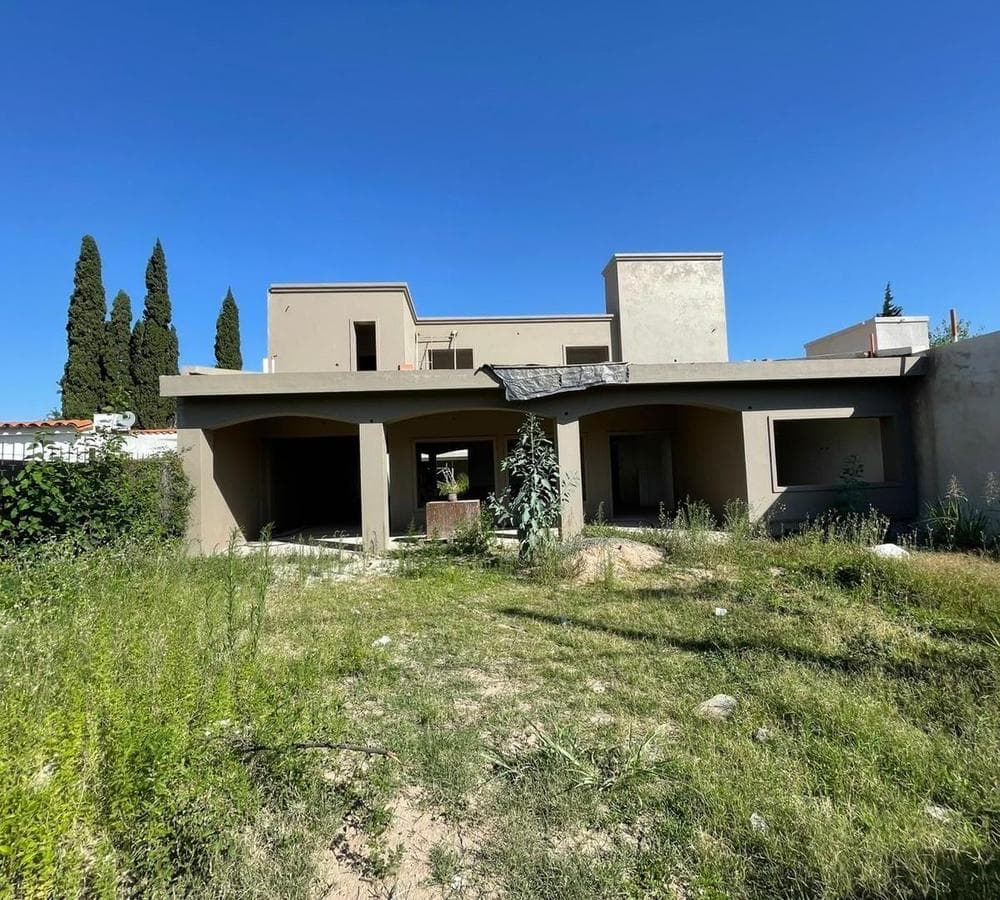 House for sale under construction, Cerro de las Rosas