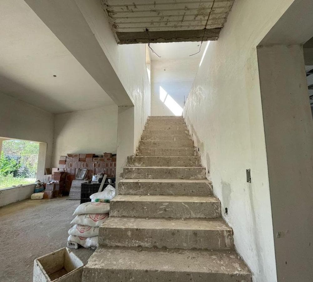 House for sale under construction, Cerro de las Rosas