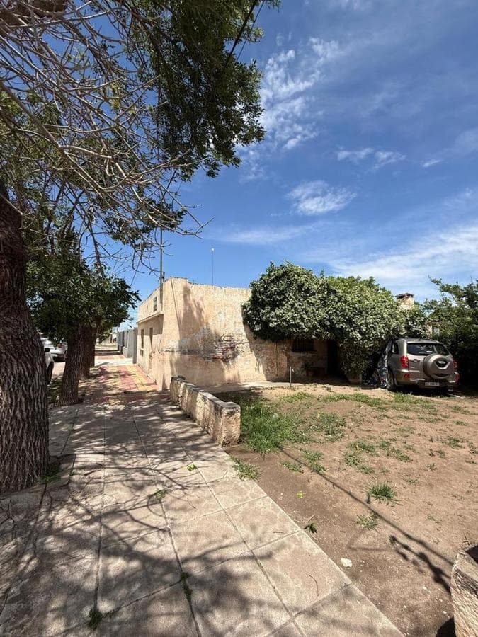 HOUSE IN NEED OF RENOVATION WITH 750 M² OF LAND