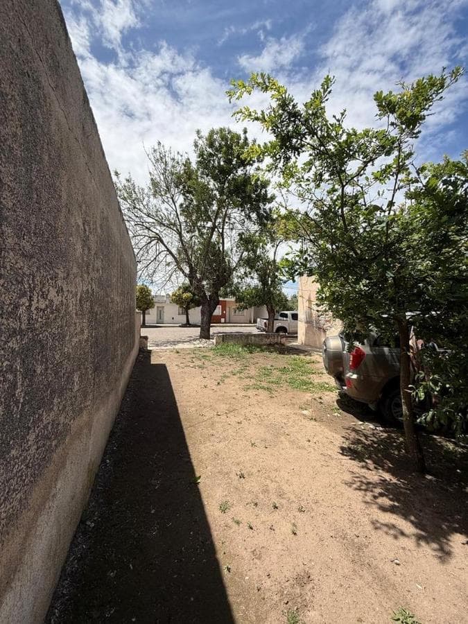 HOUSE IN NEED OF RENOVATION WITH 750 M² OF LAND