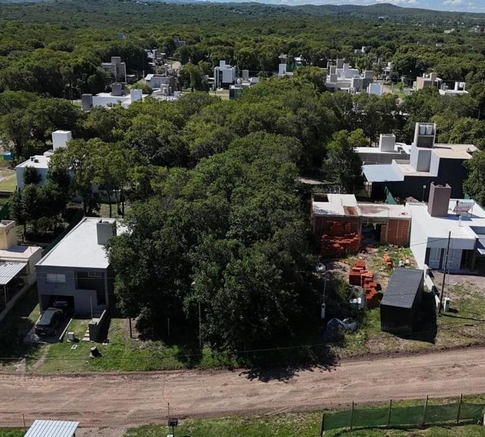 Lot for Sale: 300 m² in Villa Catalina, Rio Ceballos