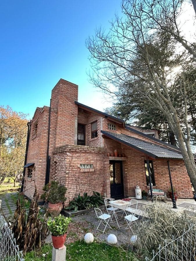 HOUSE FOR RENT JUST A FEW METERS FROM THE RIVER
