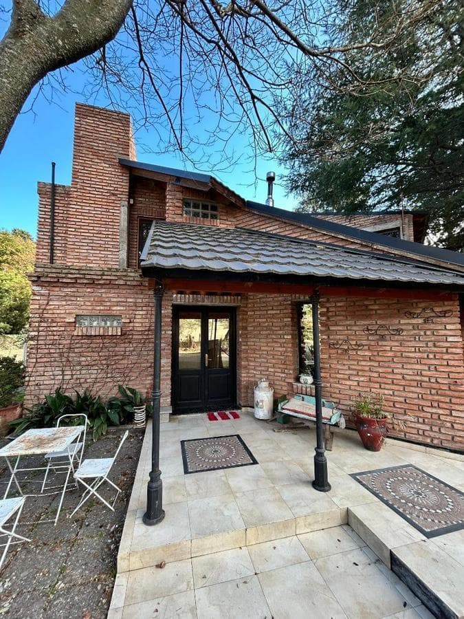 HOUSE FOR RENT JUST A FEW METERS FROM THE RIVER