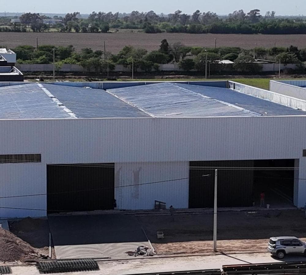 INDUSTRIAL BUILDING FOR SALE, 1,000 MTS - POLO 52